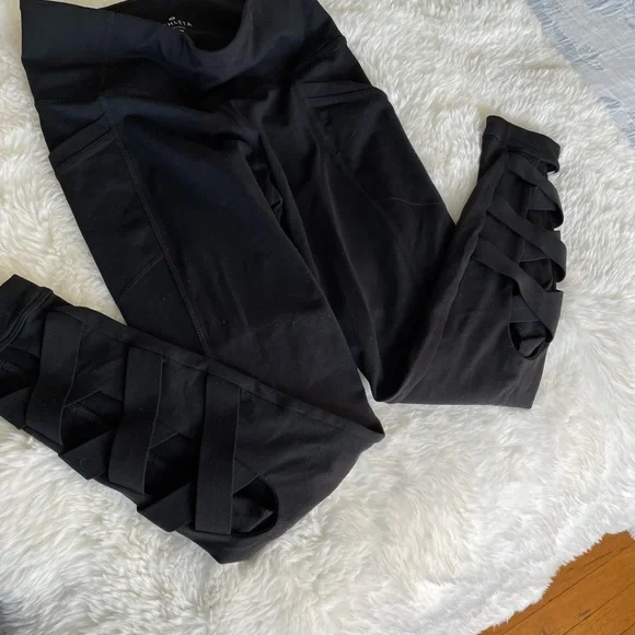 Athleta criss cross black leggings small - Picture 5 of 6